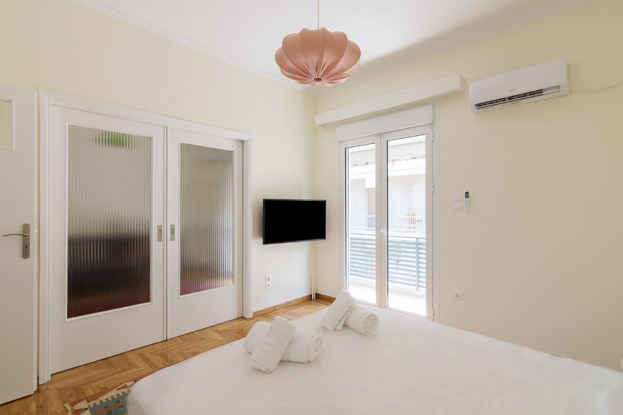 Bright And Spacious 2-Bedrooms Apartment In Athens Luaran gambar