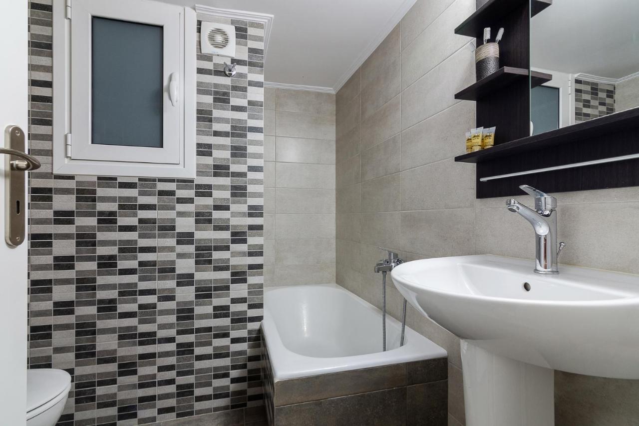 Bright And Spacious 2-Bedrooms Apartment In Athens Luaran gambar